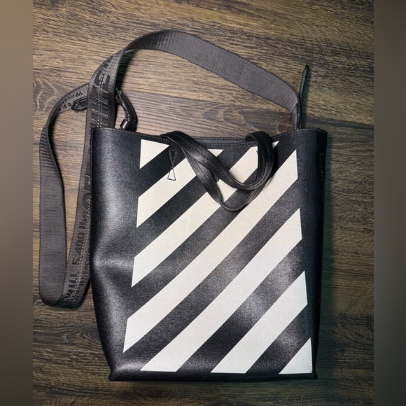 Off-White Diagonal Stripe Tote Bag - Picture 4 of 9